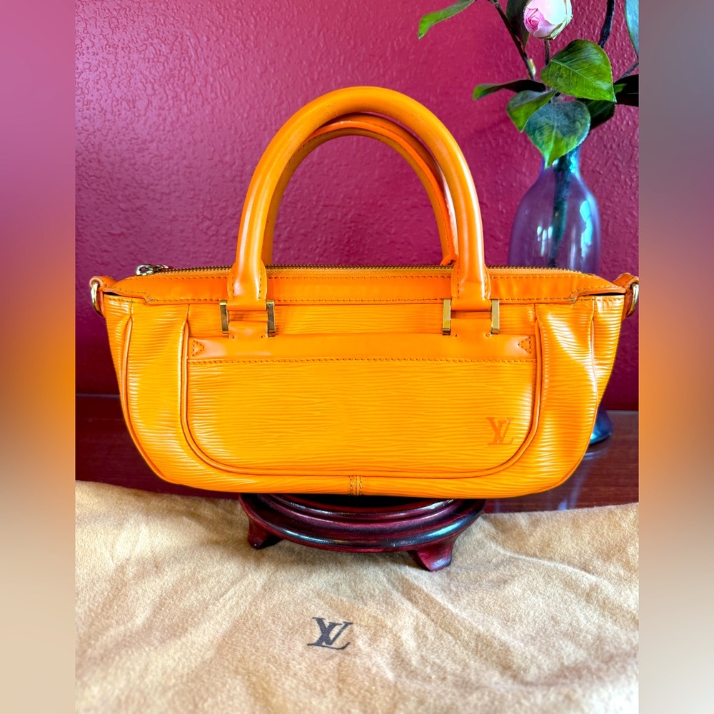 LOUIS VUITTON EPI DHANURA PM MANDARIN